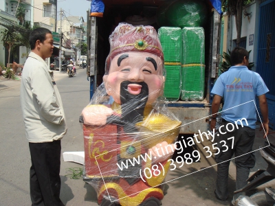 Tin Gia Thy brings Love Snakes couple to Tet Festival with Central people